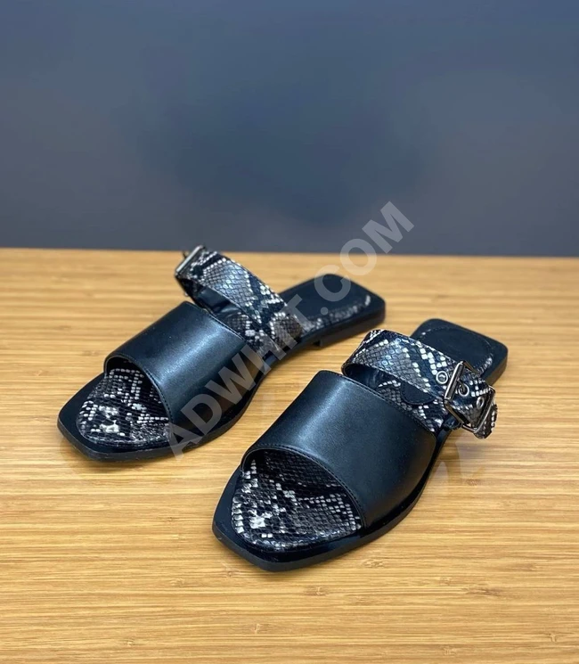 حذاء سبور نسائي 