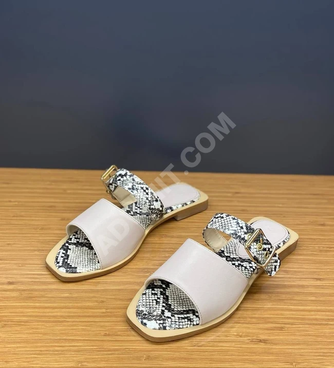 حذاء سبور نسائي 