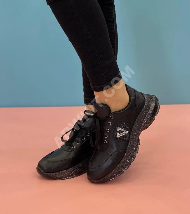 حذاء رياضي نسائي