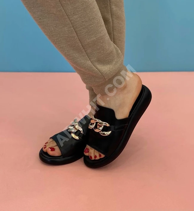 حذاء سبور نسائي بألوان متعددة 