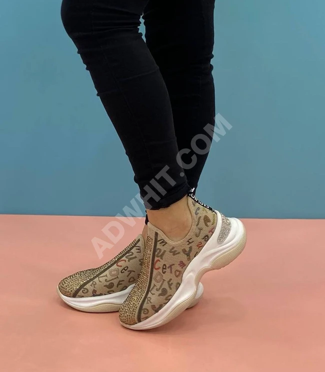 حذاء سبور نسائي 