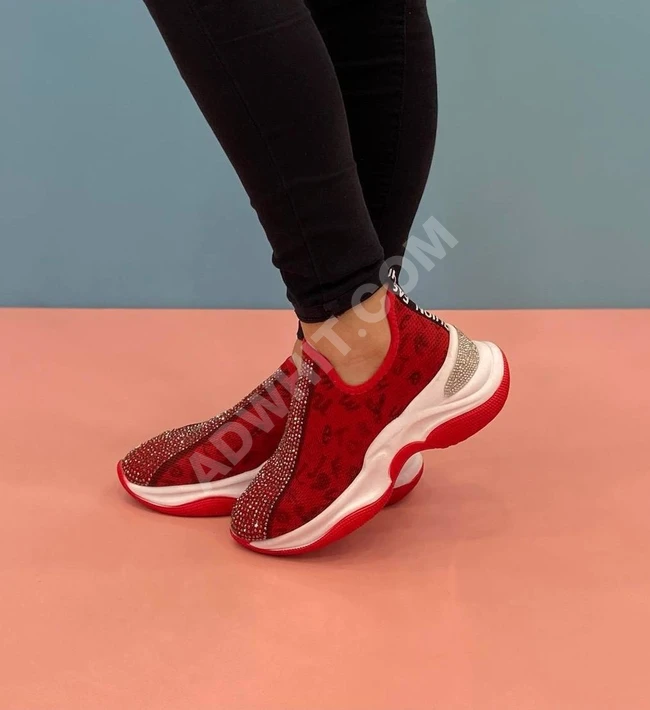 حذاء سبور نسائي 