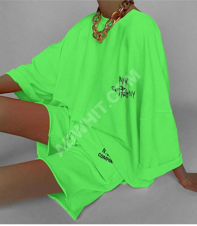 بيجاما شورت نسائية بألوان قوية واضحة