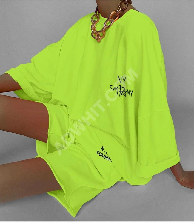 بيجاما شورت نسائية بألوان قوية واضحة