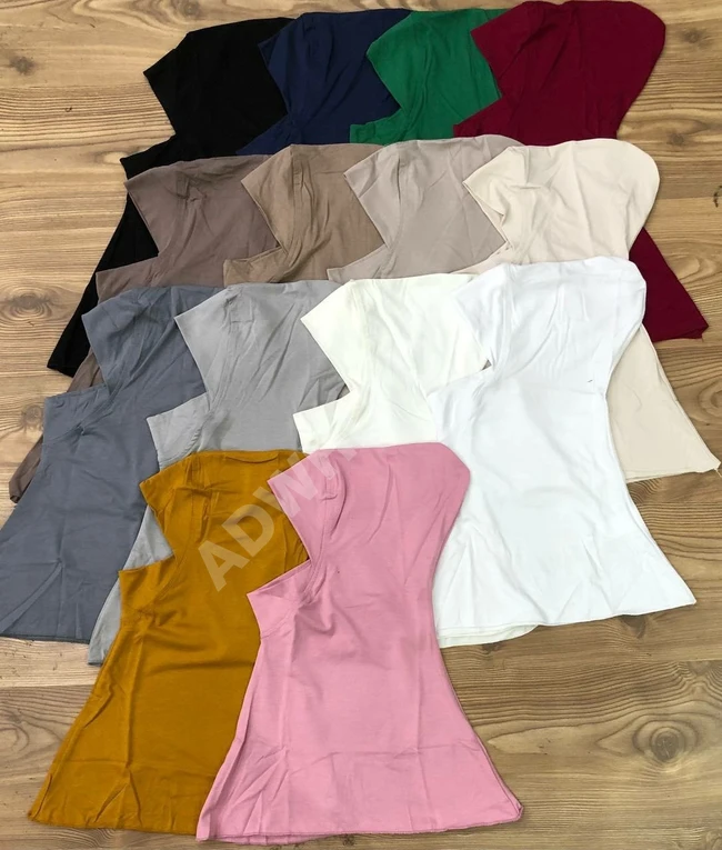 حجابات نسائية بألوان متعددة 