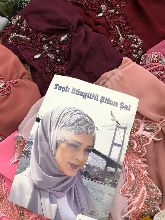 حجابات نسائية مطرزة بألوان متعددة 