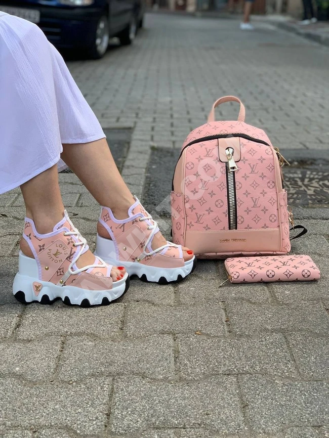 طقم حذاء مع حقيبة وجزدان نسائي 