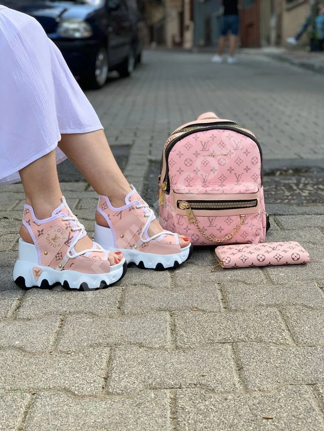 طقم حذاء مع حقيبة وجزدان نسائي 