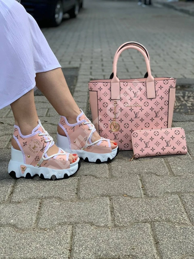 طقم حذاء مع حقيبة وجزدان نسائي 