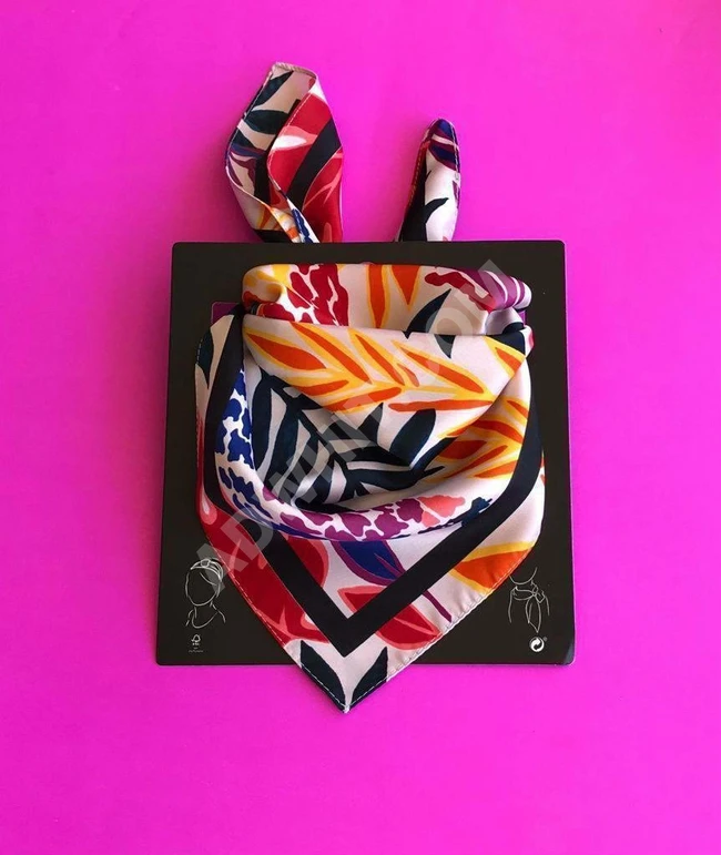 ربطة عنق نسائية بألوان متعددة 