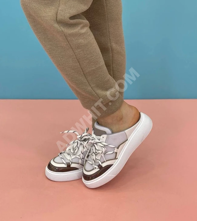 حذاء سبور نسائي 