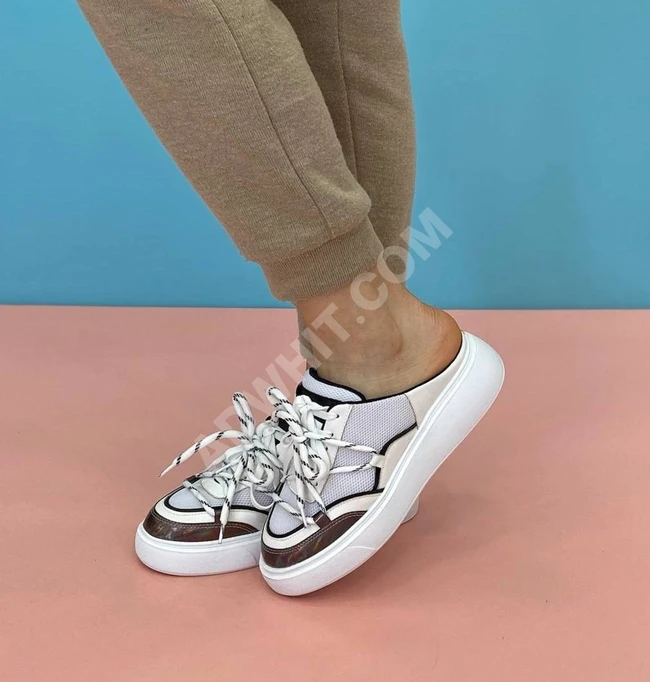 حذاء سبور نسائي 