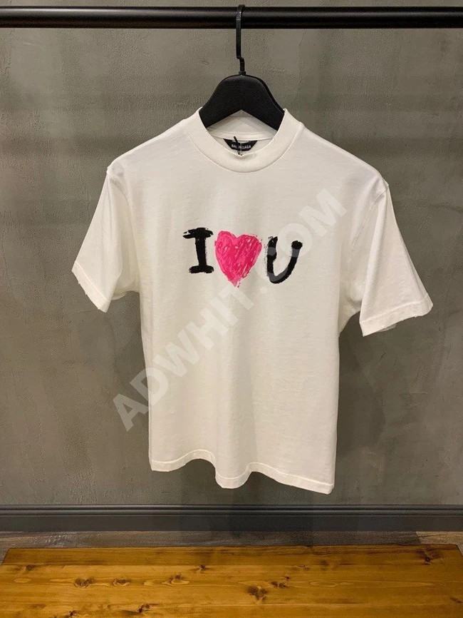 تيشرتات رجالية بأشكال مختلفة 