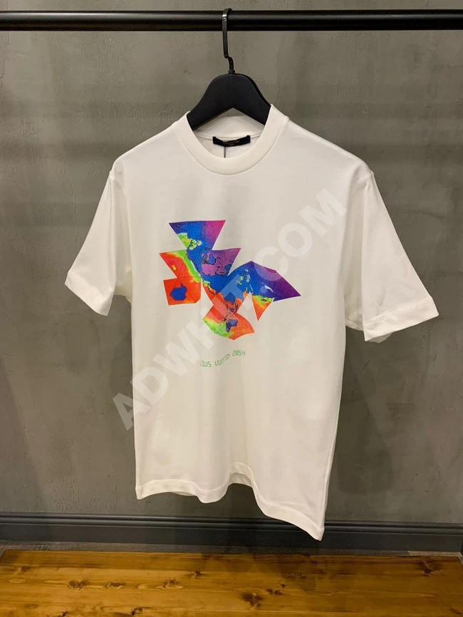 تيشرتات رجالية بأشكال مختلفة 