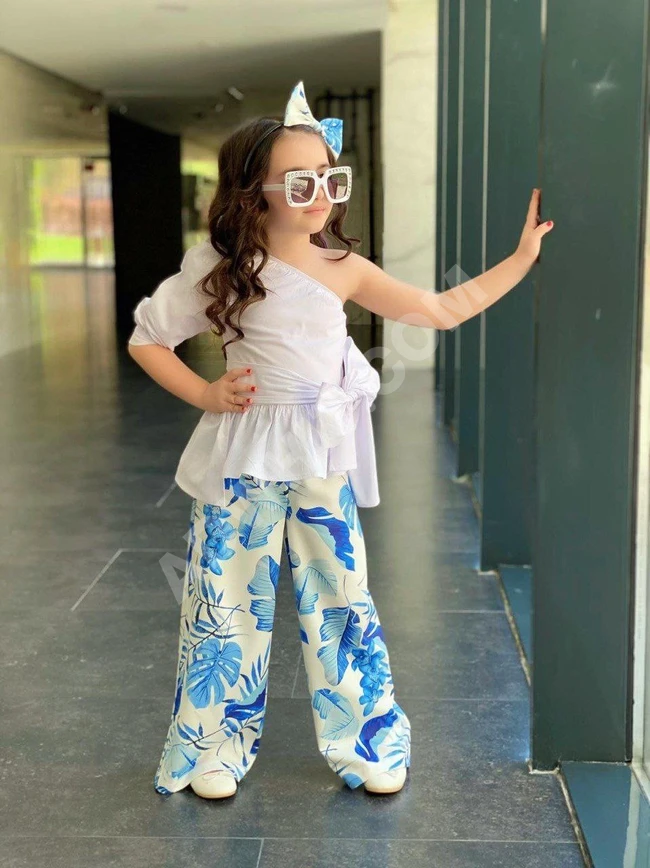 طقم بناتي مع ربطة شعر 