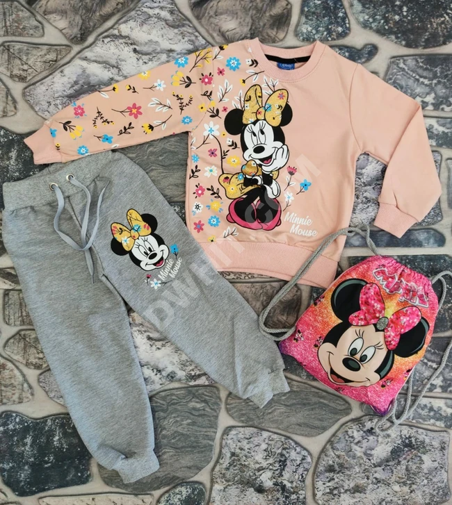 طقم بناتي مع حقيبة