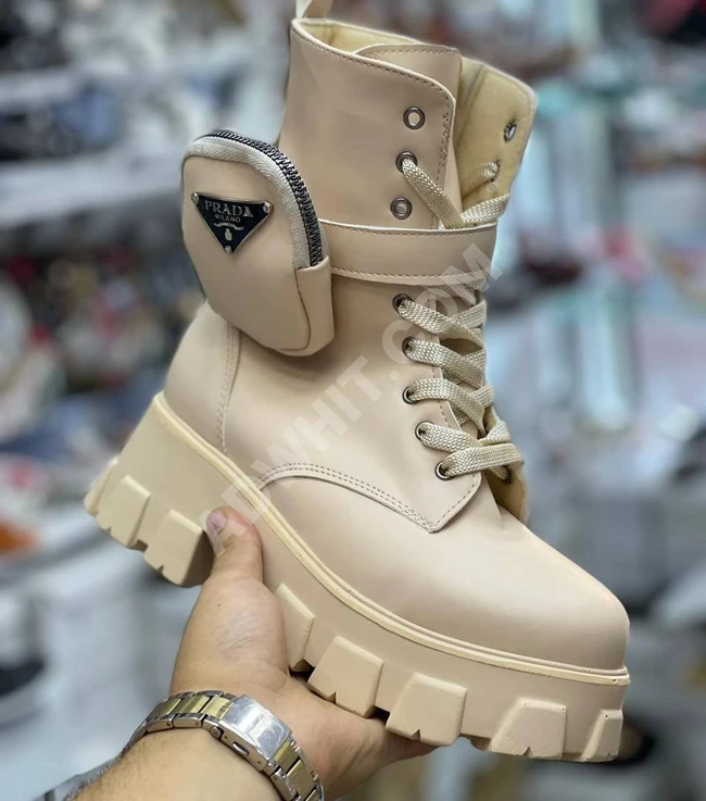 حذاء سبور نسائي