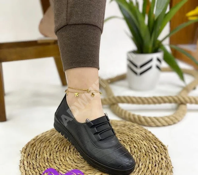 حذاء سبور نسائي بتصميم عملي مريح 