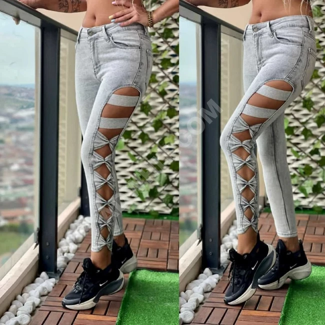 بنطال جينز نسائي بتصميم عصري 