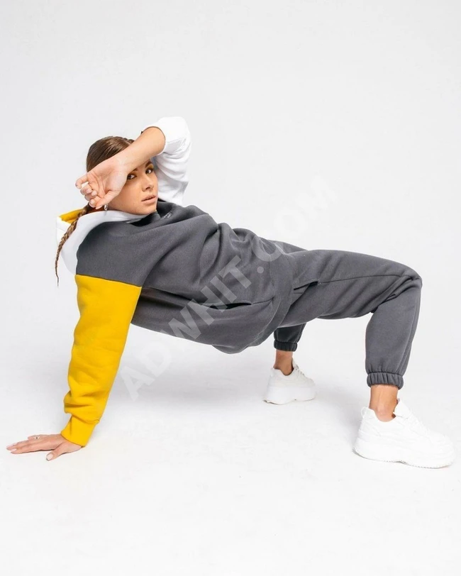 طقم رياضي نسائي 