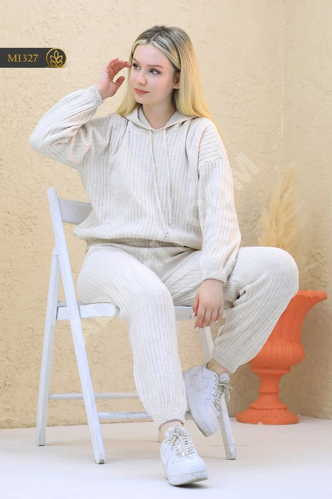 طقم صوف نسائي بمقاس واحد