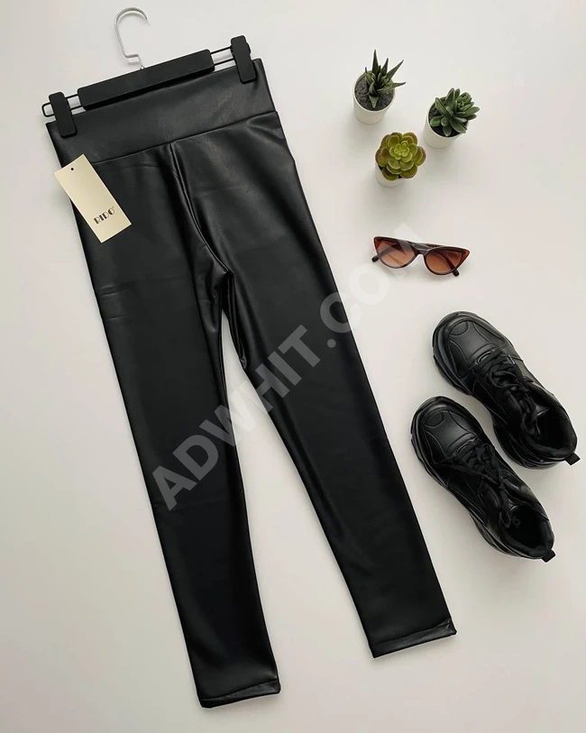 بنطال جلد نسائي 