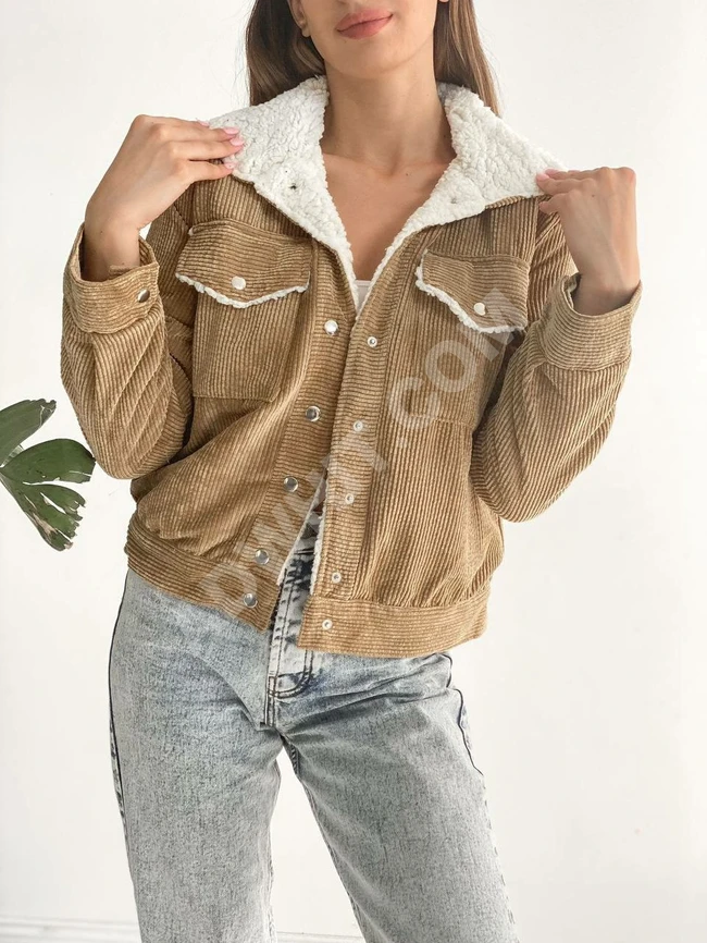 جاكيت نسائي قصير مبطن فرو 