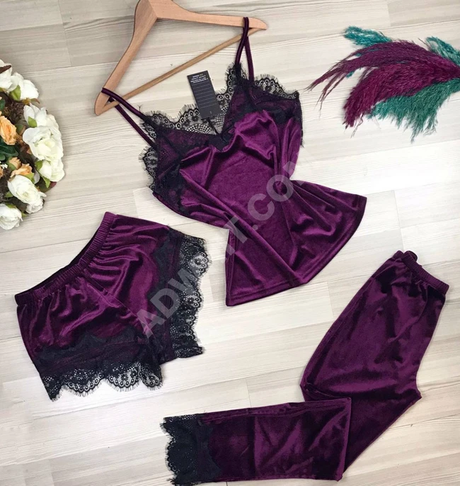 طقم نوم مخمل نسائي 