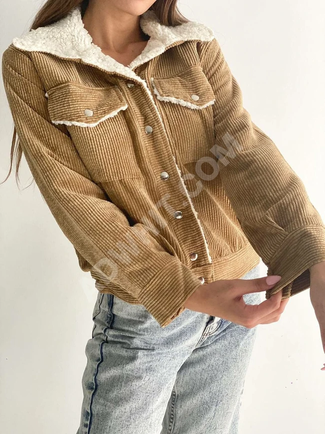 جاكيت نسائي قصير مبطن فرو 