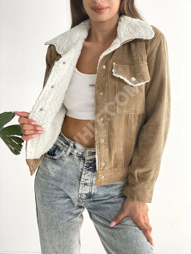 جاكيت نسائي قصير مبطن فرو 