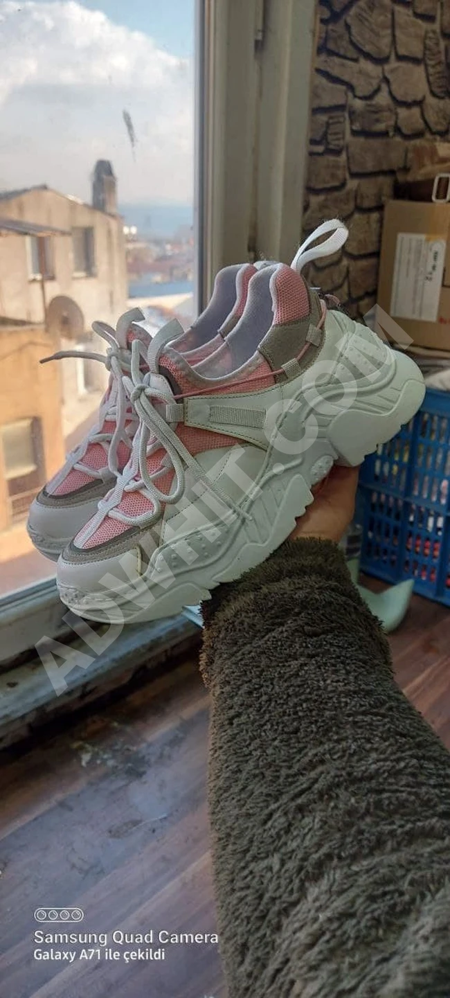 حذاء نسائي رياضي