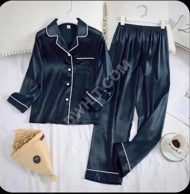 بيجامة نسائية مخمل