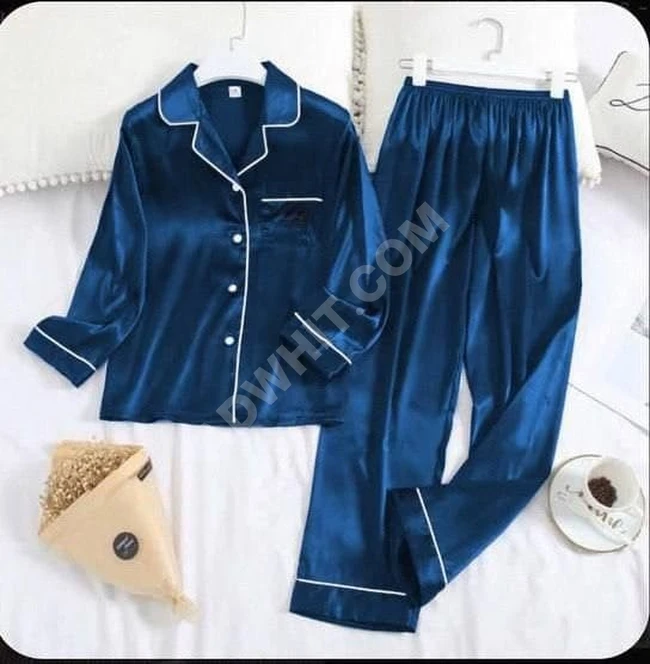 بيجامة نسائية مخمل