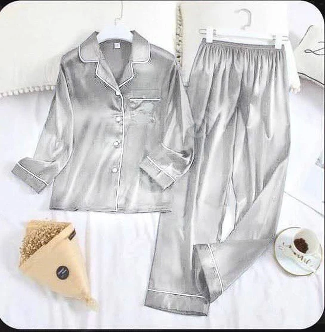 بيجامة نسائية مخمل