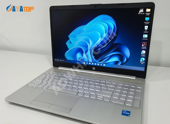 HP مع كاصة معدنية و وزن خفيف  و معالج i3 بتردد قوي لتحمل ضغط العمل و نظام Windows 11 