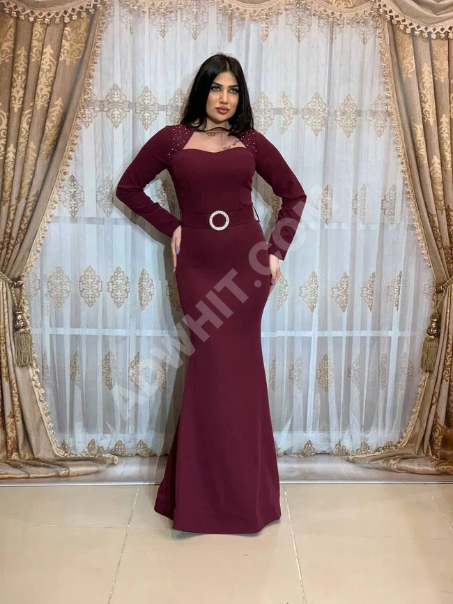 فستان نسائي