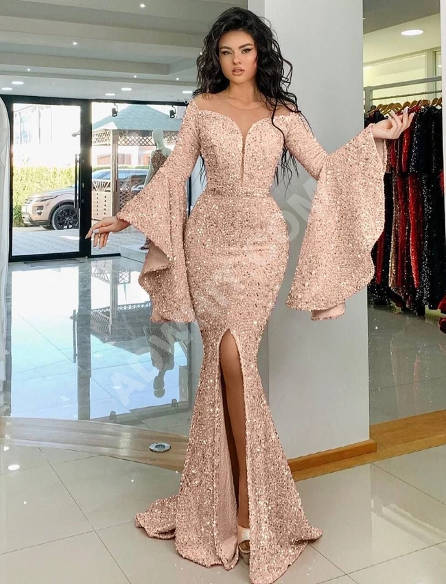 فستان نسائي