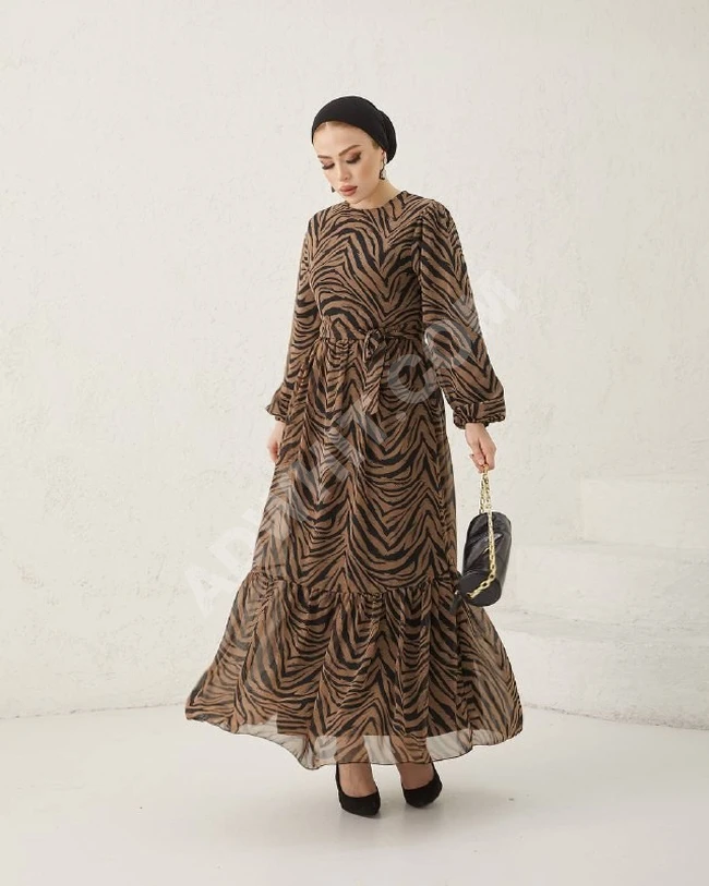 فستان نسائي