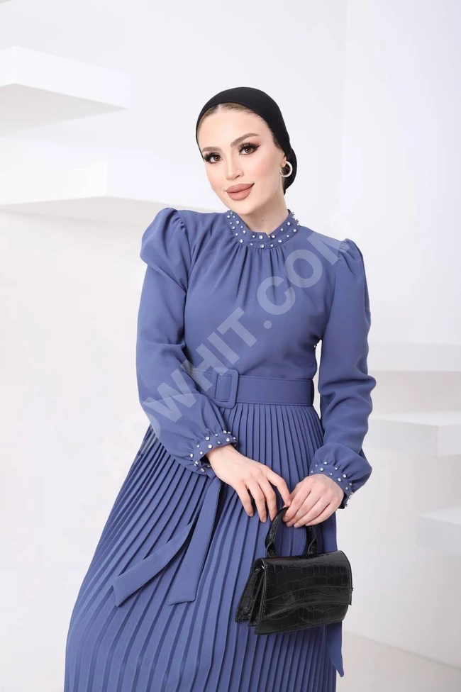 فستان نسائي