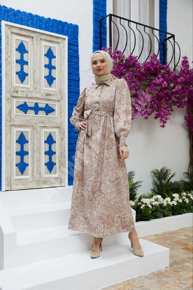 فستان نسائي