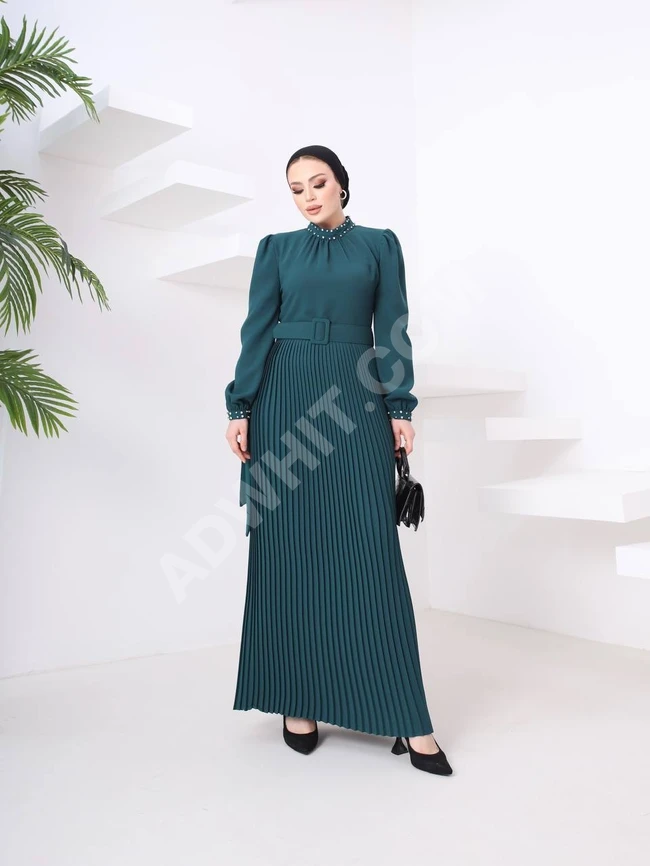 فستان نسائي