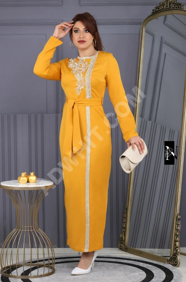 فستان نسائي