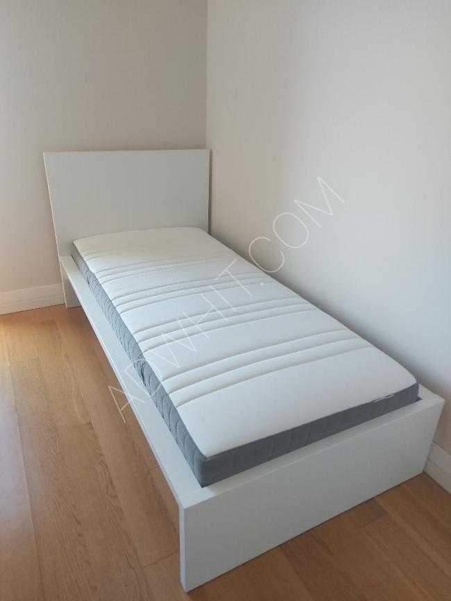 سرير بمرتبة وخزانة ومكتب صغير ماركة ايكيا ( IKEA   - Bed frame with mattress, Wardrobe and small desk )