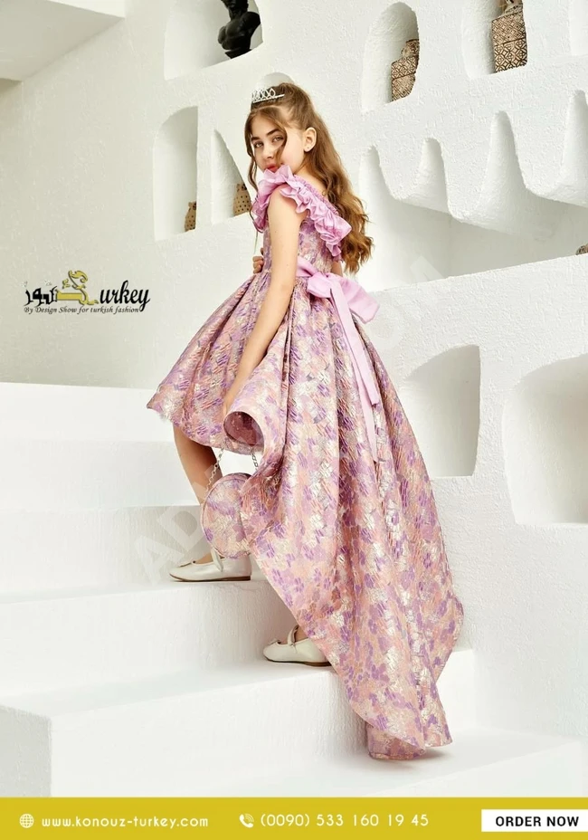 فستان و تاج و حقيبة