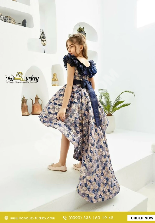 فستان و تاج و حقيبة