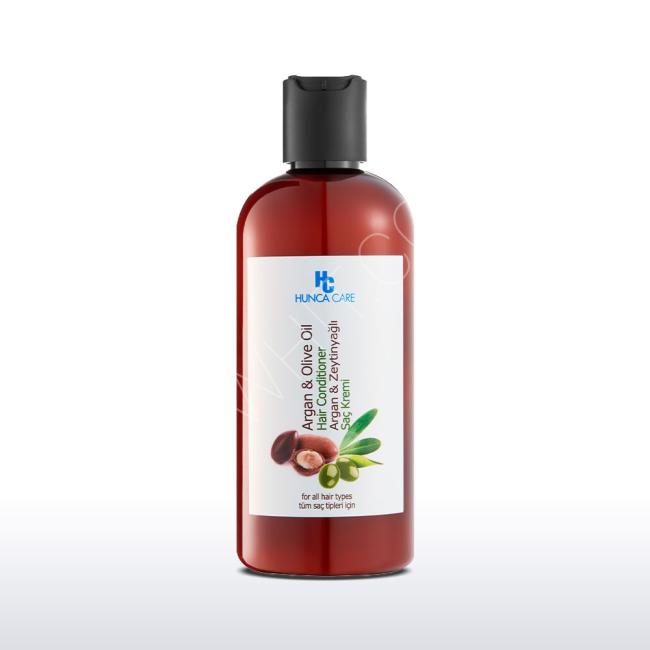 Shampoo with natural oils