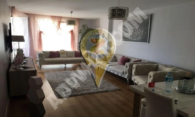 İstanbul Beylikdüzü'nde aile sitesi içinde satılık daire, üç oda ve bir salon