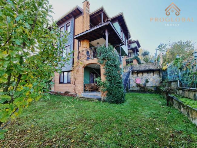 Villa for sale in Sapanca near the coast and Maşukiye