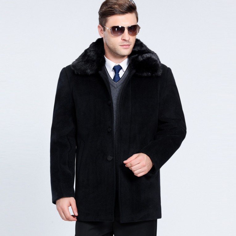Меховое пальто мужское купить. Черное пальто с мехом мужское. Пальто зимнее мужское длинное с мехом. Полупальто мужское зимнее с меховым воротником. Мужское меховое пальто зимнее.