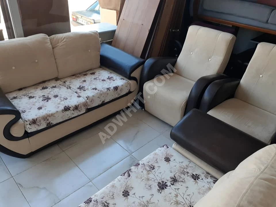 طقم غرفة جلوس مستعمل للبيع السعر 1,200 ليرة تركية تركيا ادويت طقم غرفة جلوس مستعمل للبيع السعر 1,200 ليرة تركية تركيا ادويت